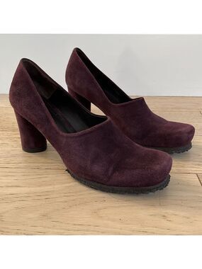 AUDLEY Purple Suede High Cylinder Heel Closed Toe Pump Chunky Avante Garde Artsy